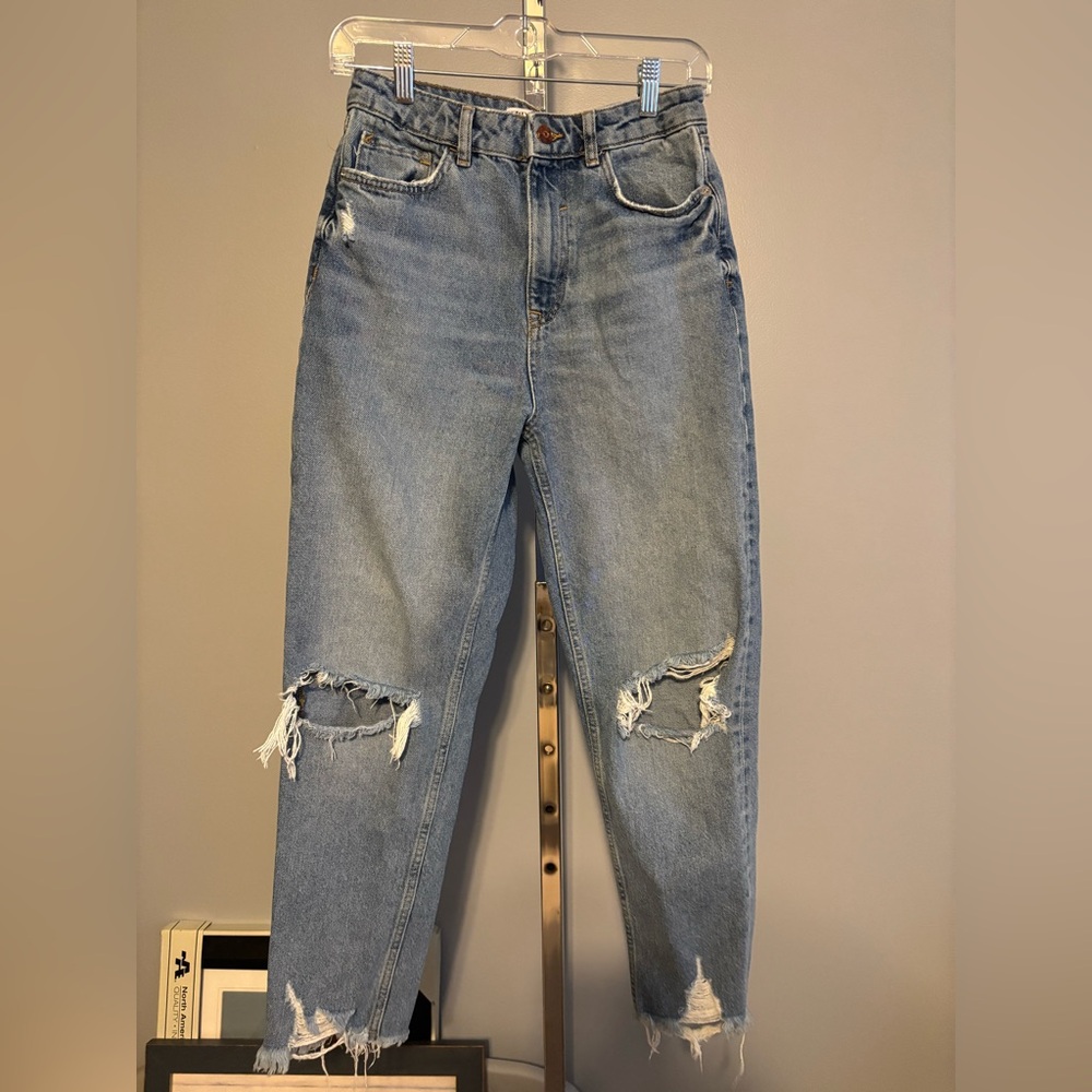 Zara Women's High Rise Mom Jeans Blue Light Wash, Distressed Denim, Size 4 - Picture 3 of 8